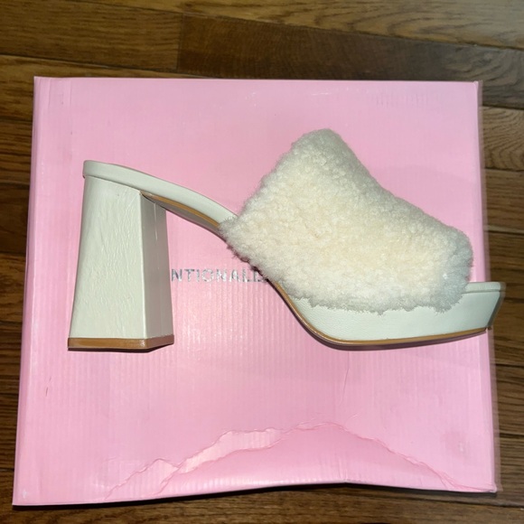 INTENTIONALLY BLANK Cream Tian Faux Shearling Slide Sandals Womens Size 10 - Picture 2 of 11